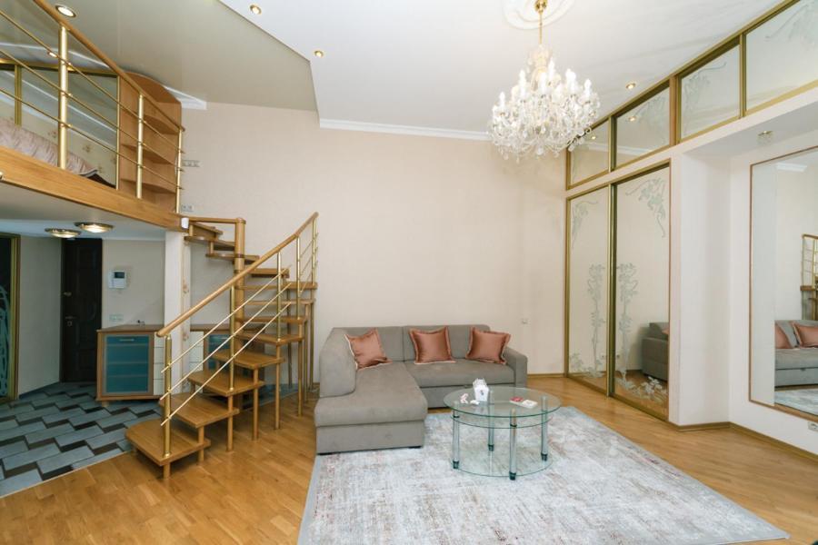 Stylish Two-Level Flat 2 Min From Khreschatyk Киев Экстерьер фото